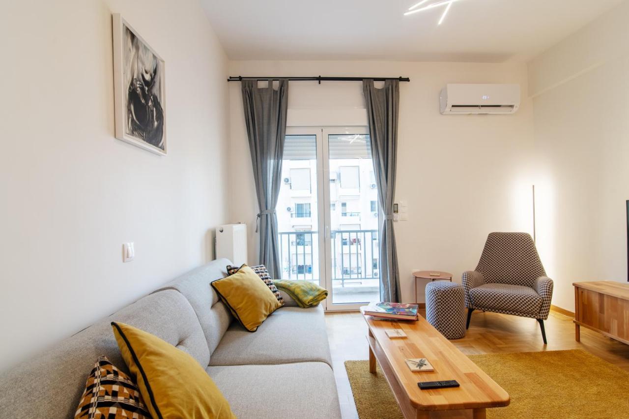 Luxury 1-Bedroom Apartment By The Sea In Atene Esterno foto