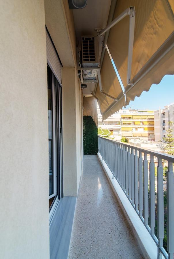 Luxury 1-Bedroom Apartment By The Sea In Atene Esterno foto