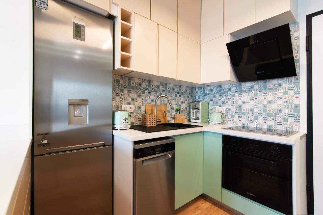 Luxury 1-Bedroom Apartment By The Sea In Atene Esterno foto