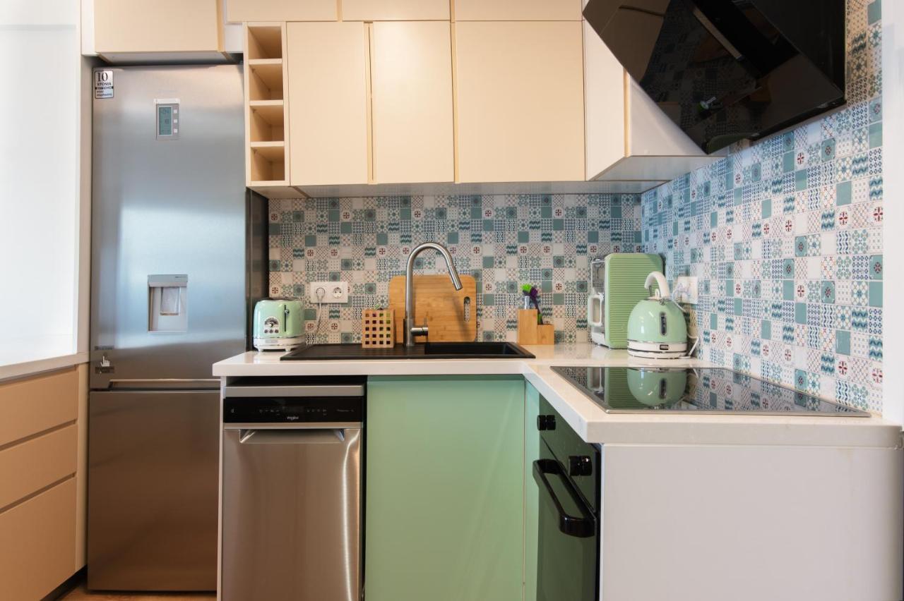 Luxury 1-Bedroom Apartment By The Sea In Atene Esterno foto