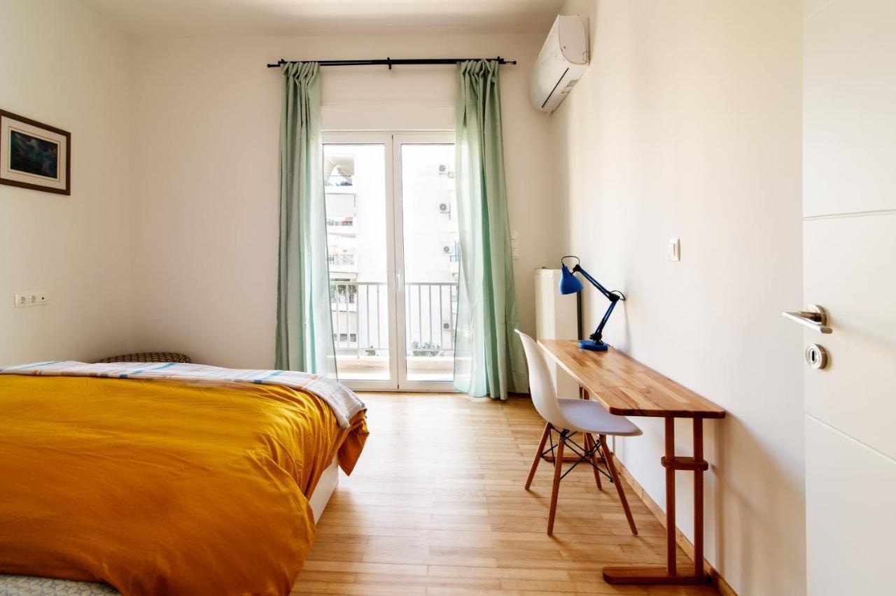 Luxury 1-Bedroom Apartment By The Sea In Atene Esterno foto