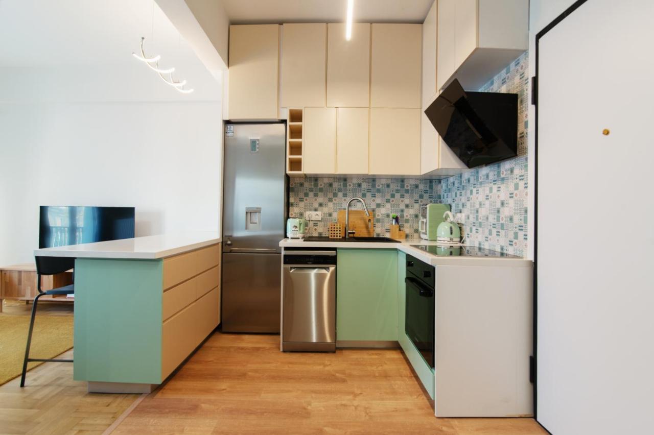 Luxury 1-Bedroom Apartment By The Sea In Atene Esterno foto